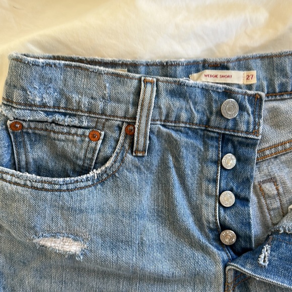 Levi “wedgie” high-rise denim shorts - Picture 2 of 7